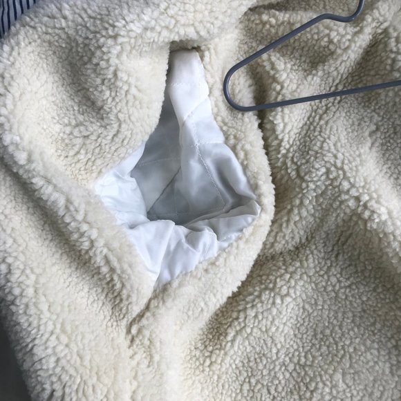 LEVI's Sherpa Trucker (brand-new with tags) - Picture 7 of 7